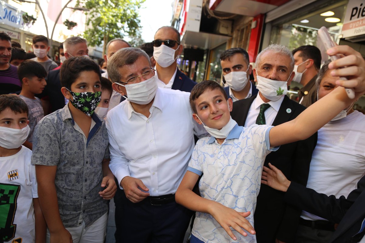 İlk il kongremizi Batman'da büyük bir coşkuyla gerçekleştirdik. İl yöneticilerimize, kongremizin gerçekleşmesinde emeği geçen Gelecek Gönüllülerine, bizleri muhabbetle ağırlayan tüm Batmanlı hemşehrilerime yürekten teşekkür ediyorum. 

Söz veriyorum; Huzur ve Güven Gelecek!..