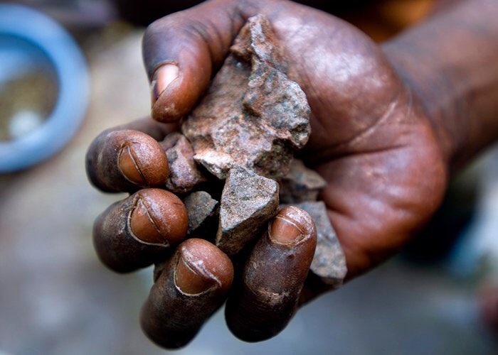 presença no Congo era por razões de autodefesa, mas sua exploração contínua da riqueza de recursos naturais do Congo levou muitos a acreditar no contrário. A RDC possuí um dos maiores depósitos do mundo de Coltan, um mineral essencial na produção de bens de alta tecnologia