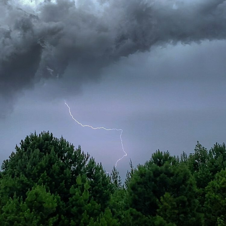 The_ComputerWiz's tweet photo. #lightning #sky #weather #nature #clouds https://t.co/c4nIYR1S9Z https://t.co/LwxiW97Itx