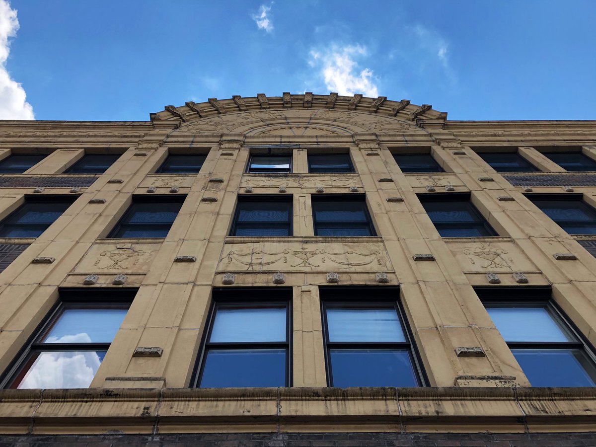 catherinegilb09's tweet photo. Spent some time checking out the architecture in #Ucity on this very hot & sunny day. Back home in time for the @Cardinals game & a nap. #STLsummer βοΈ https://t.co/Lm78whls2r