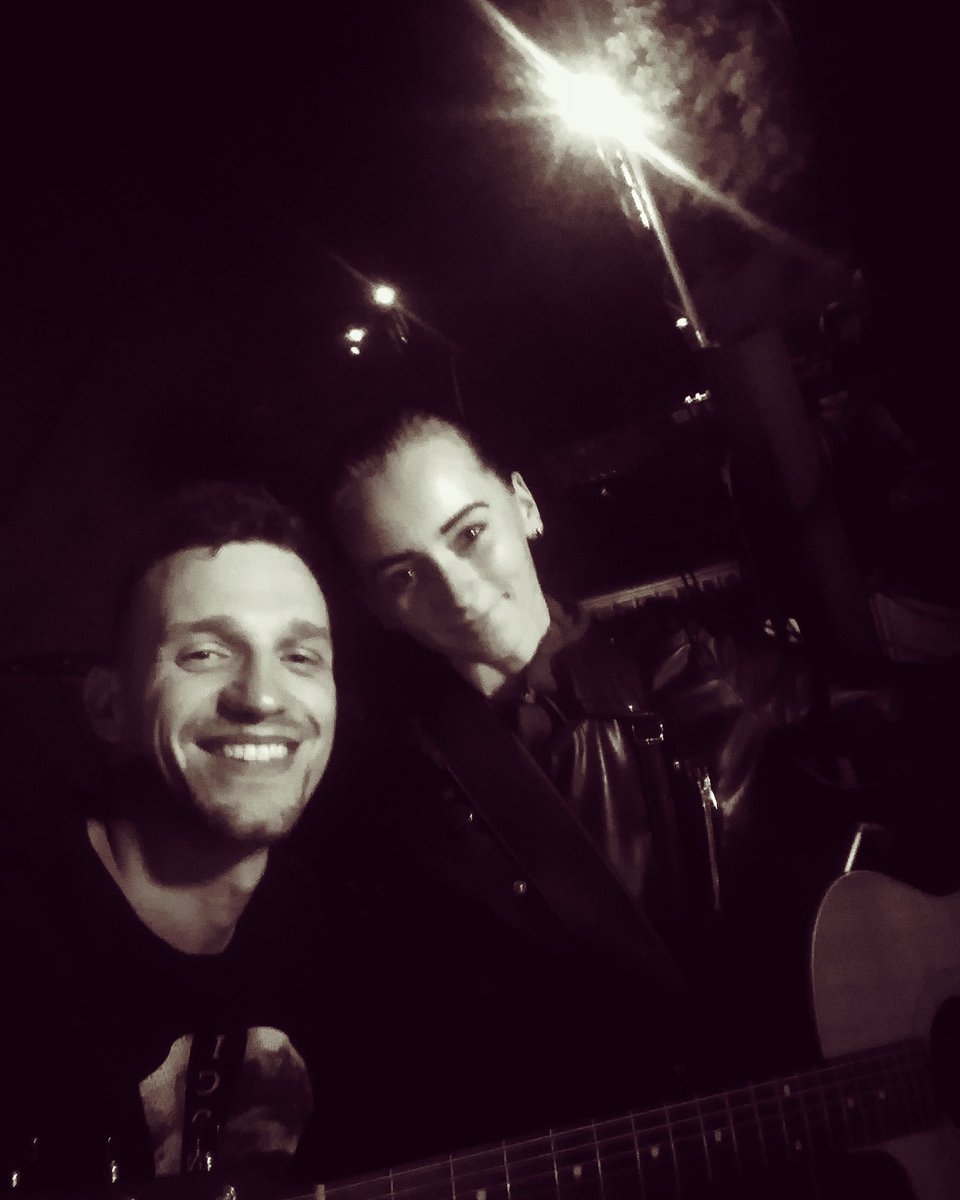 AusraLebedeva23's tweet photo. #selfi #withsinger #happy https://t.co/fdK5KOSF2F
