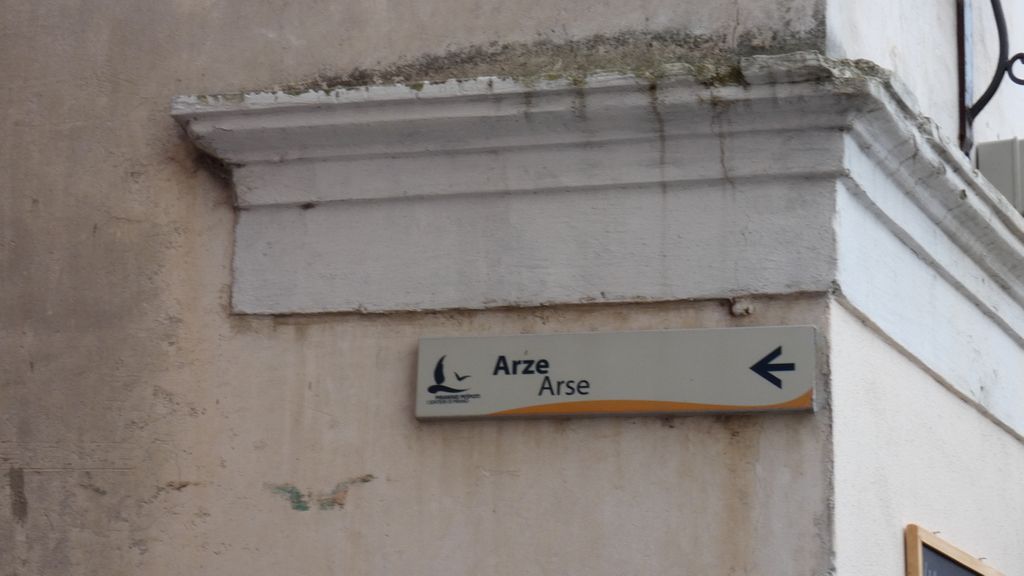 TravelTedaldi's tweet photo. Colourful seafront buildings &amp; a funny street name or two - Yes, we are childish, but when is a street called Arse not funny! @feelslovenia @exploringslovenia #PostLockdownBucketlist #Piran #Slovenia #ifeelsLOVEnia #TravelSlovenia #ExploreSlovenia #TheTravellingTedaldiInSlovenia https://t.co/drZCkfRDcI