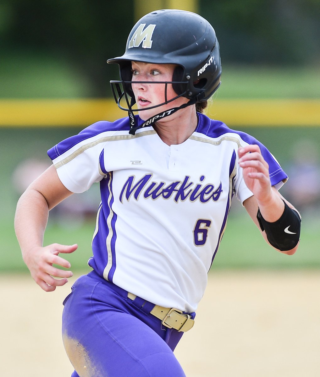 mattcoss78's tweet photo. This has been the summer of the center fielder in MAC softball. A look at four who have been instrumental in getting their teams to state -- Muscatine's Rylie Moss, PV's Emily Wood, Bettendorf's Maggie Erpelding and North Scott's Brooke Kilburg: 

https://t.co/q3rPWmeFVT #iahssb https://t.co/PQB9EBVupr