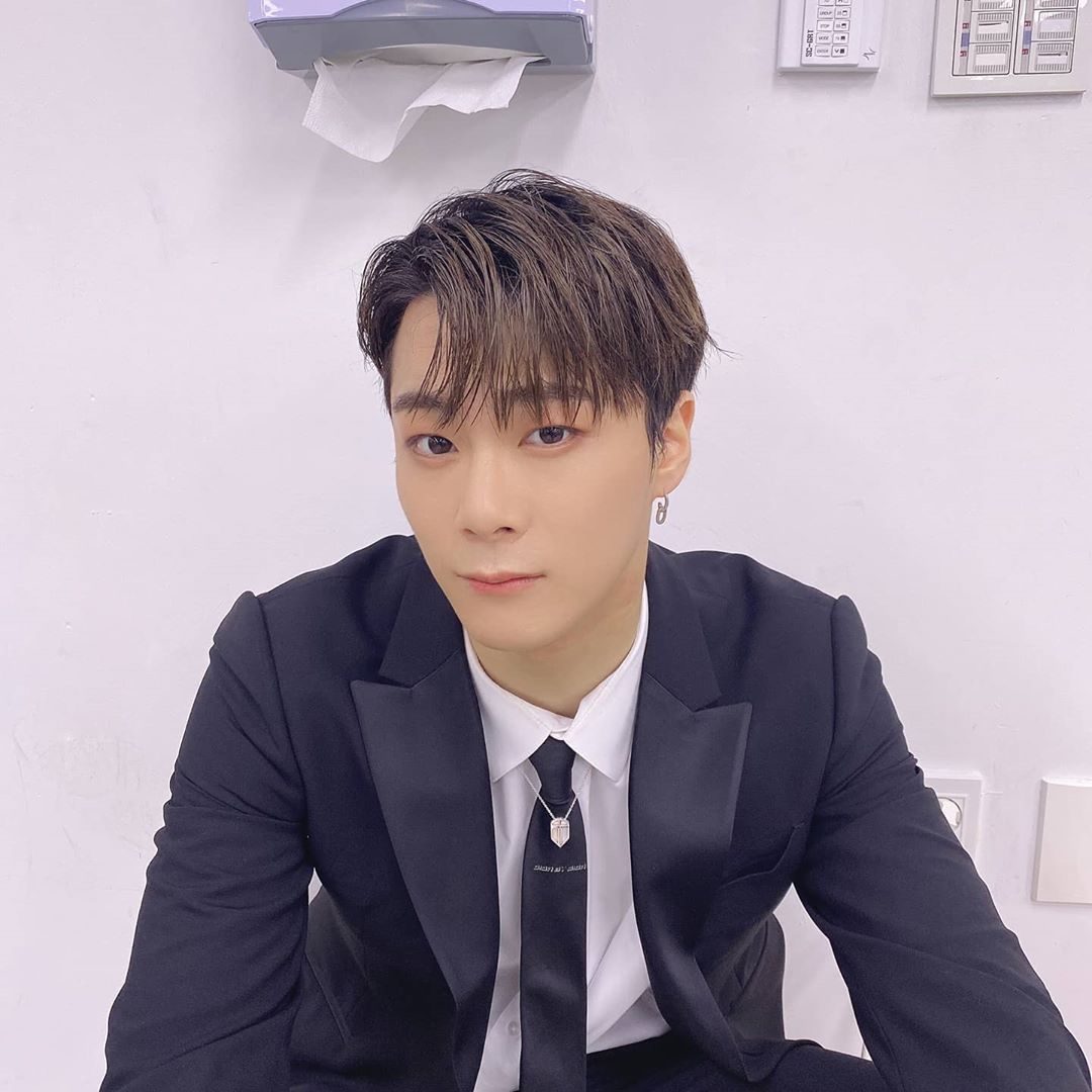BrasilMoonbin's tweet photo. [IG] 25.07.20 - Atualização na conta do Moonbin no Instagram.

*foto sem legenda*

🔗: https://t.co/2ejtjqUubk 
#ASTRO #아스트로 #GATEWAY #KNOCK #MOONBIN #문빈 @offclASTRO https://t.co/uxBp1F6cDg