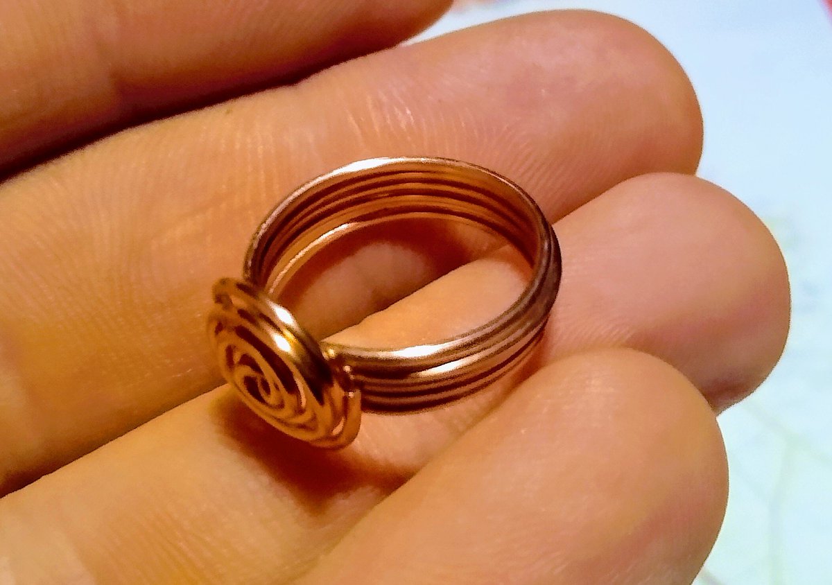 Quick evening wire wrap ring in copper.

As always, all my pieces come with a story. This one was made just above King Sutton Lock on the Oxford Canal this evening. Whist enjoying a lovely glass of Beckford's Rum and Carmel whilst listening to Andrea Bocelli 🥃🎶

Rich x