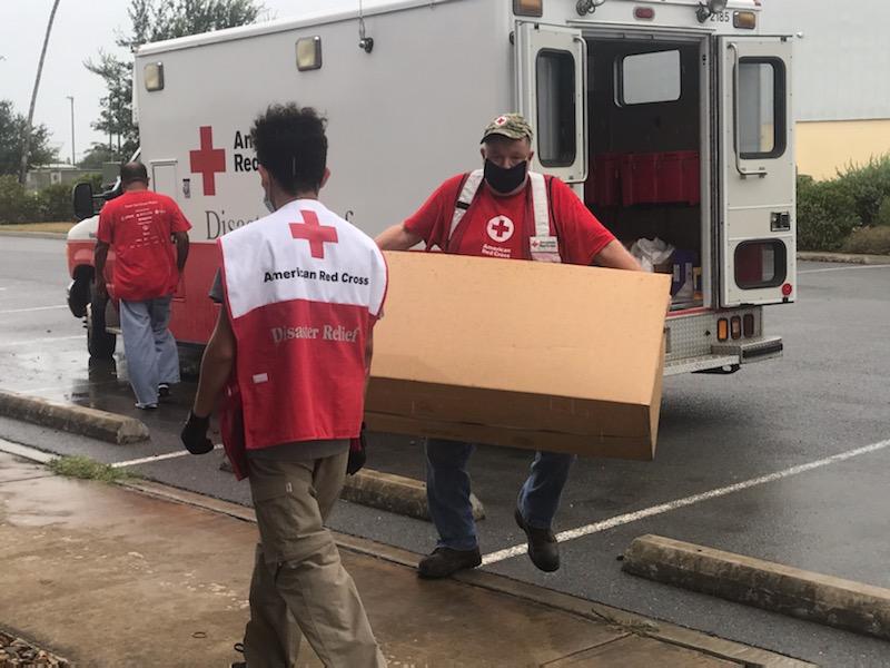 RedCrossTXGC's tweet photo. Ahead of the storm, volunteers set up shelters in: Kingsville, Corpus Christi, Weslaco and La Feria.
#RedCross
#HurricaneHanna
#TXWX
Previniendo antes de la tormenta, voluntarios preparan refugios en:
Kingsville, Corpus Christi, Weslaco y La Feria
#ResCross
#HuracanHanna
#TXWX https://t.co/y9OLneAmnh
