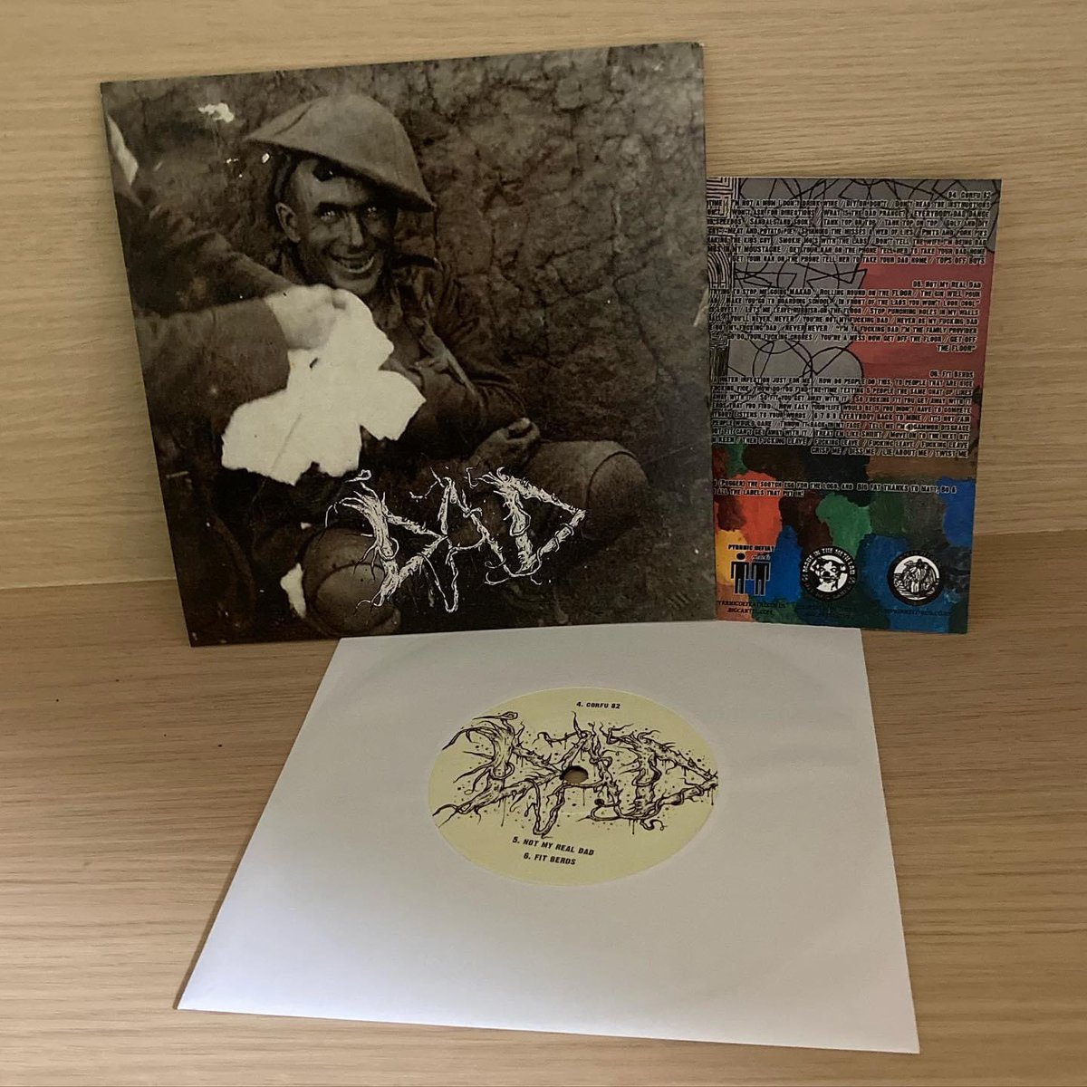 evolstak's tweet photo. BETTER REALITY / DAD split 7"EP
マンチェスターのハードコア・パンクとリヴァプールのパンク・パワーヴァイオレンのカップリング!
#nowplaying #betterreality #dad https://t.co/gPIw7ULRnk