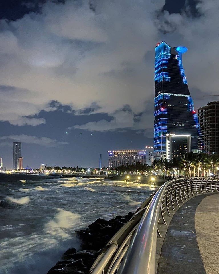 رسالة فراق :
أعتني بنفسك جيدًا ، لاتقترب من اي شخص يكسرك او يؤذيك ، ولاتنسى انك تعني لي الكثير ".

#هيا_الغماس