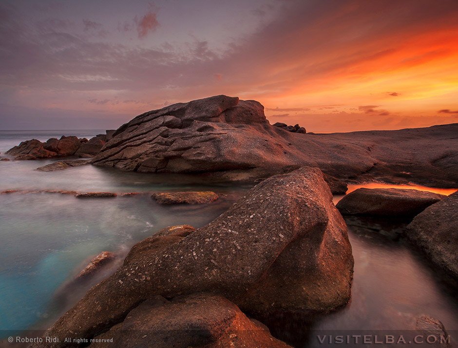 "Morning is due to all - To some - the Night - To an imperial few - The Auroral Light". (Emily Dickinson)
Sunrise on the Coti Piane, S.Andrea. 
Search for a hotel nearby ➡ bit.ly/ElbaBoutiqueHo…
#VisitElba #Elba #Tuscany