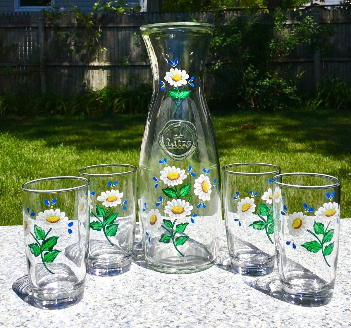 ipaintitpretty's tweet photo. https://t.co/mLXNyXMNXX #carafeandglasses #daisycarafe #daisyglasses #homedecor #brunchset #giftforher #weddinggift #summerglasses #beverageset #birthdaygift #juiceglasses #carafe https://t.co/IJ0viOvzWK