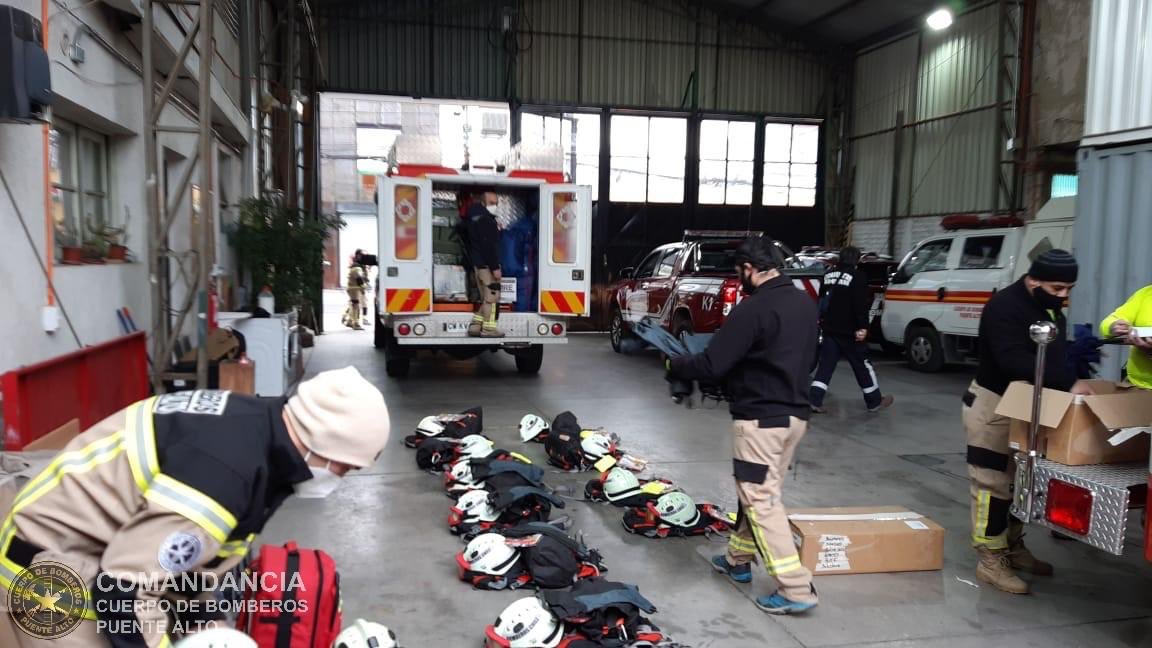 BombaTobalaba's tweet image. Nuestra Unidad UT-9 presta apoyo a @cbpagora @cbptealto en 10-12 (apoyo a otros cuerpos de Bomberos) Salvamento de persona en Ruta 5 Norte, Km 37, Comuna de Til Til.

@Bomberos_tiltil @Bomberosnunoa @cbsantiago @Cbcolina_Lampa @cbptealto @comandantecbpa @k9fundacion