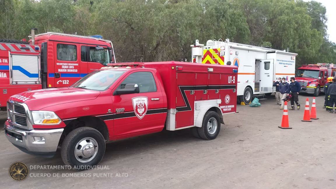 BombaTobalaba's tweet image. Nuestra Unidad UT-9 presta apoyo a @cbpagora @cbptealto en 10-12 (apoyo a otros cuerpos de Bomberos) Salvamento de persona en Ruta 5 Norte, Km 37, Comuna de Til Til.

@Bomberos_tiltil @Bomberosnunoa @cbsantiago @Cbcolina_Lampa @cbptealto @comandantecbpa @k9fundacion
