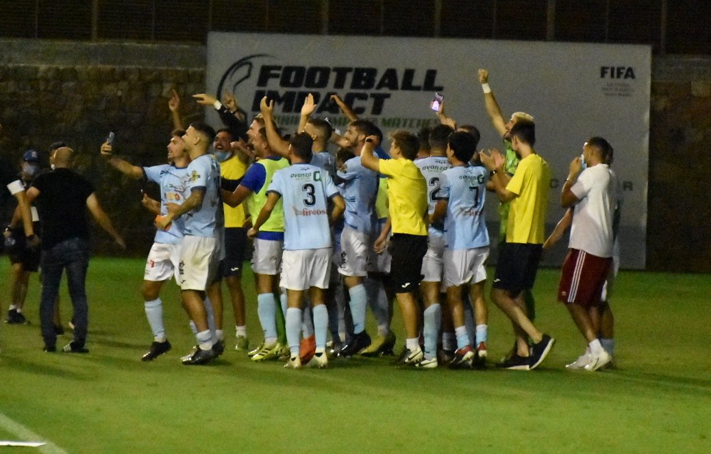 AlexCM22's tweet photo. Lo hicimos, lo conseguimos...más que merecido...por todos aquellos que han sufrido con nosotros y tb han disfrutado. Para todo el sentimiento celeste, os lo merecéis de verdad. Quiero escuchar bien alto #MUCHOPOLI Vamooooossssss somos de SEGUNDA B 💪💙 https://t.co/ZNmiz3aYL8