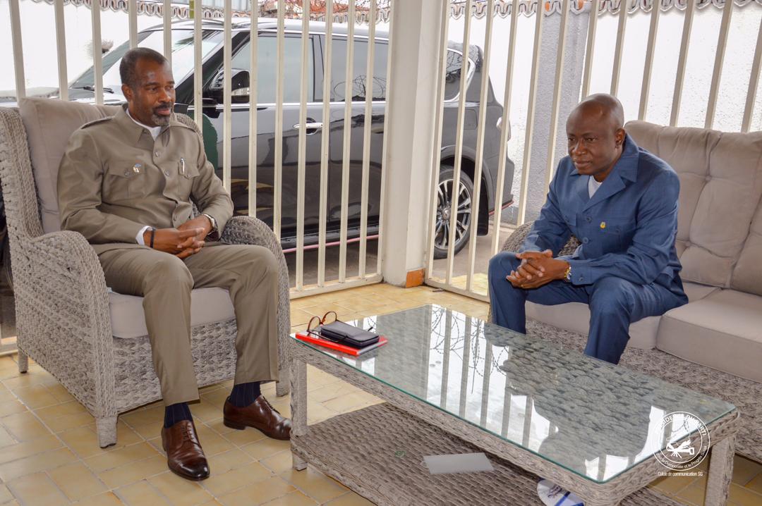BavickM's tweet photo. Son Excellence Claude Ibalanky paraît de plus en plus incontournable dans la scène politique congolaise.
Cet expert du Président Félix Tshisekedi est à la fois l'homme orchestre pour la paix à l'Est de la #RDC ;et artisan de la réconciliation des tendances de l'#UDPS. @cibalanky https://t.co/PyaXC7nHiX