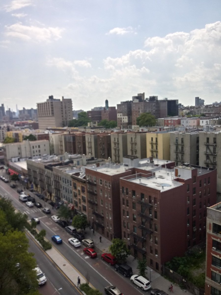 BurnDatLoud420's tweet photo. Views from #WebsterAve #Nyc #SkyView #Shatterdayz #IamGdc #Ppp https://t.co/tJ0Bgkh4ev