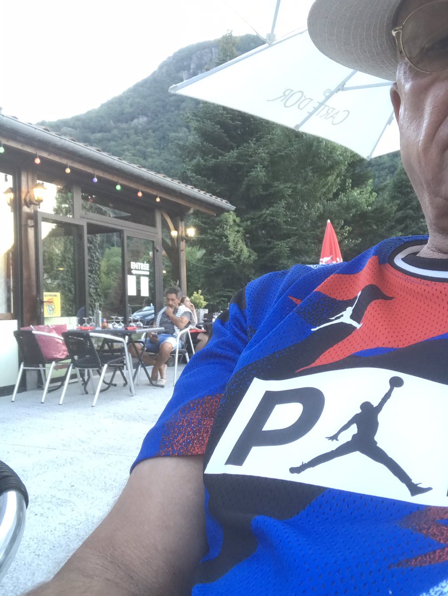 reivaxstgo31's tweet photo. @Pireneus_Radio @AgnesP31 @pyrenees31 @Val_dAran Les vacanciers du côté de #Chaum il y a un bon resto #lachaumhier avec une grande terrasse extérieure et où je suis actuellement en train de finir de dîner... https://t.co/tkuPamqf4G