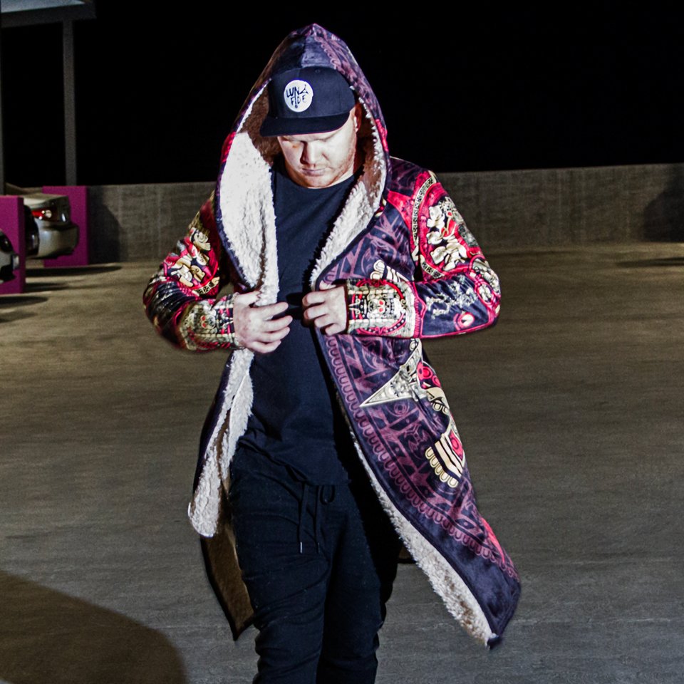 We_Are_Lunafide's tweet image. Style on the move. The Jaguar Warrior Cloak. Available now only at Lunafide.com

#jaguarwarrior #lunafidecloaks #aztecdesign