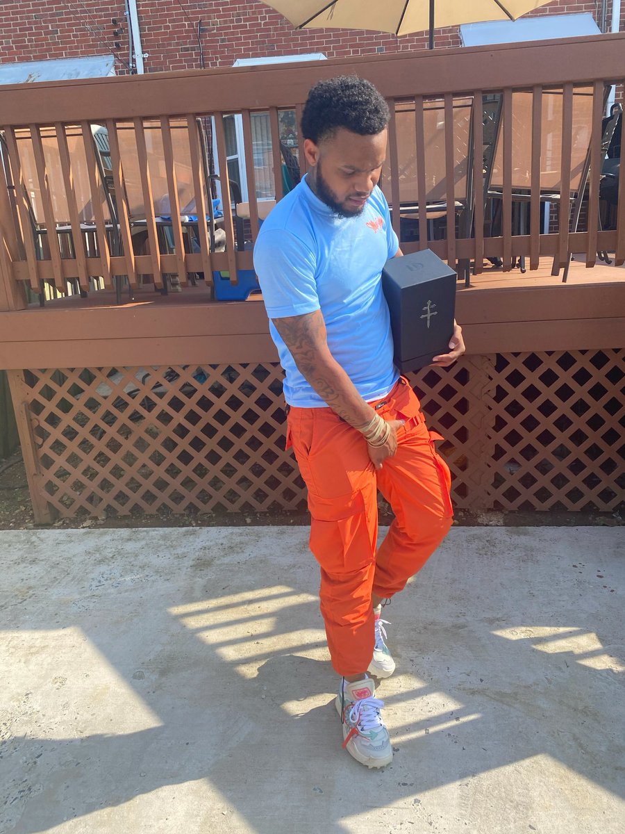 Sdot_wot's tweet photo. Been struggling 4 so long, feel Surreal that I’m doin Fine
#RacksBlue #FettiBoyz #SinkOrSwim https://t.co/CILk4E3AaB