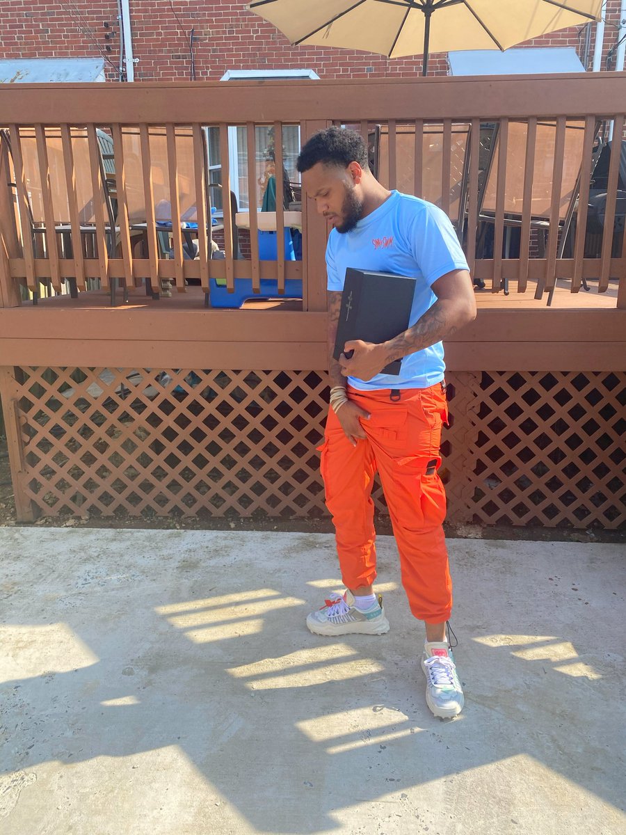 Sdot_wot's tweet photo. Been struggling 4 so long, feel Surreal that I’m doin Fine
#RacksBlue #FettiBoyz #SinkOrSwim https://t.co/CILk4E3AaB