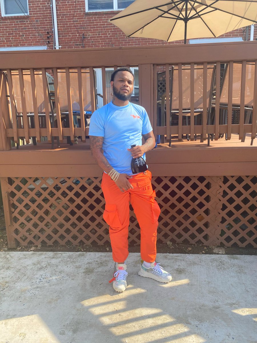 Sdot_wot's tweet photo. Been struggling 4 so long, feel Surreal that I’m doin Fine
#RacksBlue #FettiBoyz #SinkOrSwim https://t.co/CILk4E3AaB