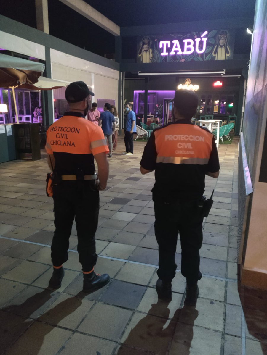 ProCiv_Chiclana's tweet photo. ¿Piensas que el operativo frente al COVID19 finaliza con la hora de baño 🏖? Seguimos concienciando e informando del #usoObligatorio de la mascarilla. #LaFuerzaDelVoluntariado 💪🏽 https://t.co/v7hL1ePRJ3