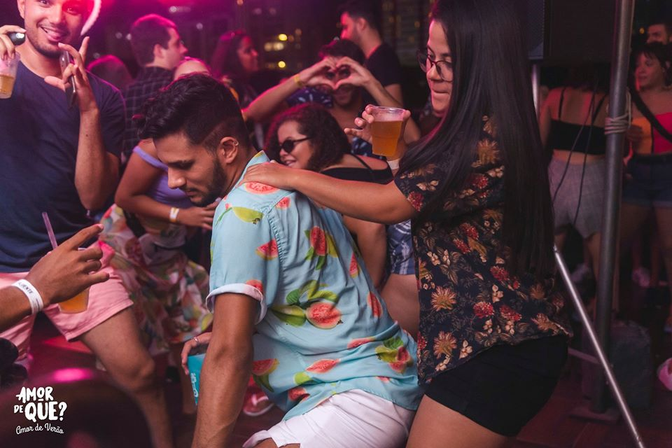 antimofo's tweet photo. TOP 10 MOMENTOS DA VIDA NOTURNA NA ANTIMOFO:

4 - QUANDO VOCÊ DÁ AQUELA SARRADINHA https://t.co/ZIBDmwj68f