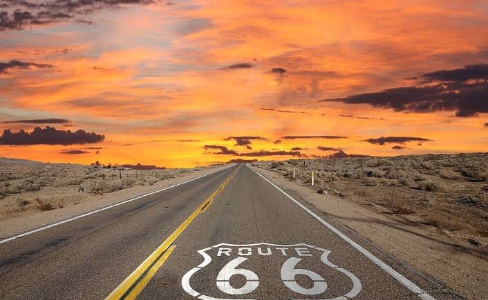 alchemiamx's tweet photo. Hoy a partir de las 5:00 pm en el 103.3 FM @teremedinar @alchemiamx estará hablando de la legendaria Ruta 66 en el programa #FormulaDesign de @DesignHunter_mx https://t.co/mLlYP9HSL0