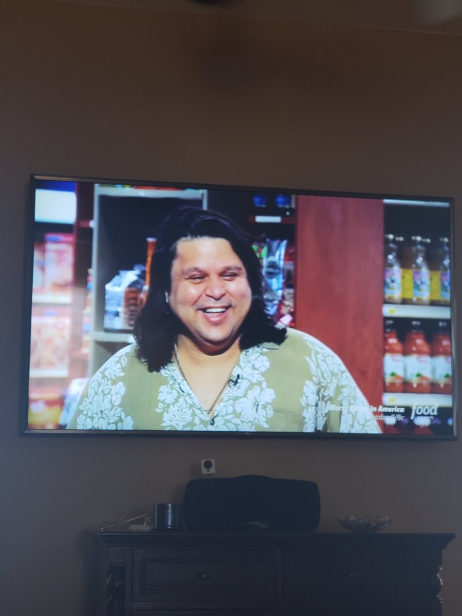 mfightdr_frank's tweet photo. @funnyfelipe, saw you on Guy's grocery games! Didn't know you could cook! #notfelipe. https://t.co/YSSzLNUs7K