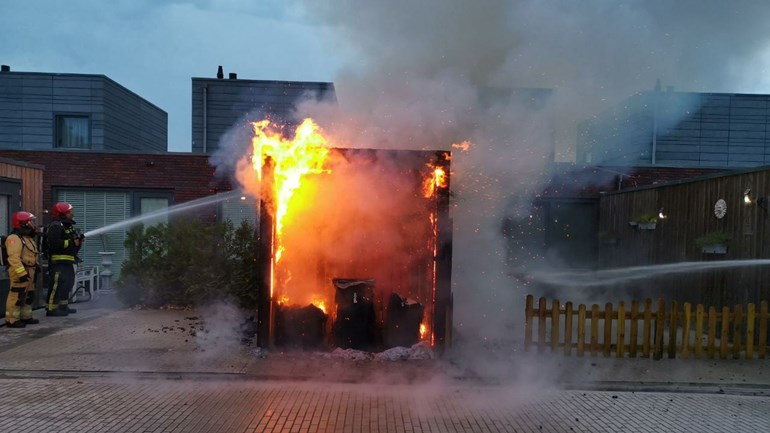 Uitslaande brand in schuurtje in Oude Pekela..