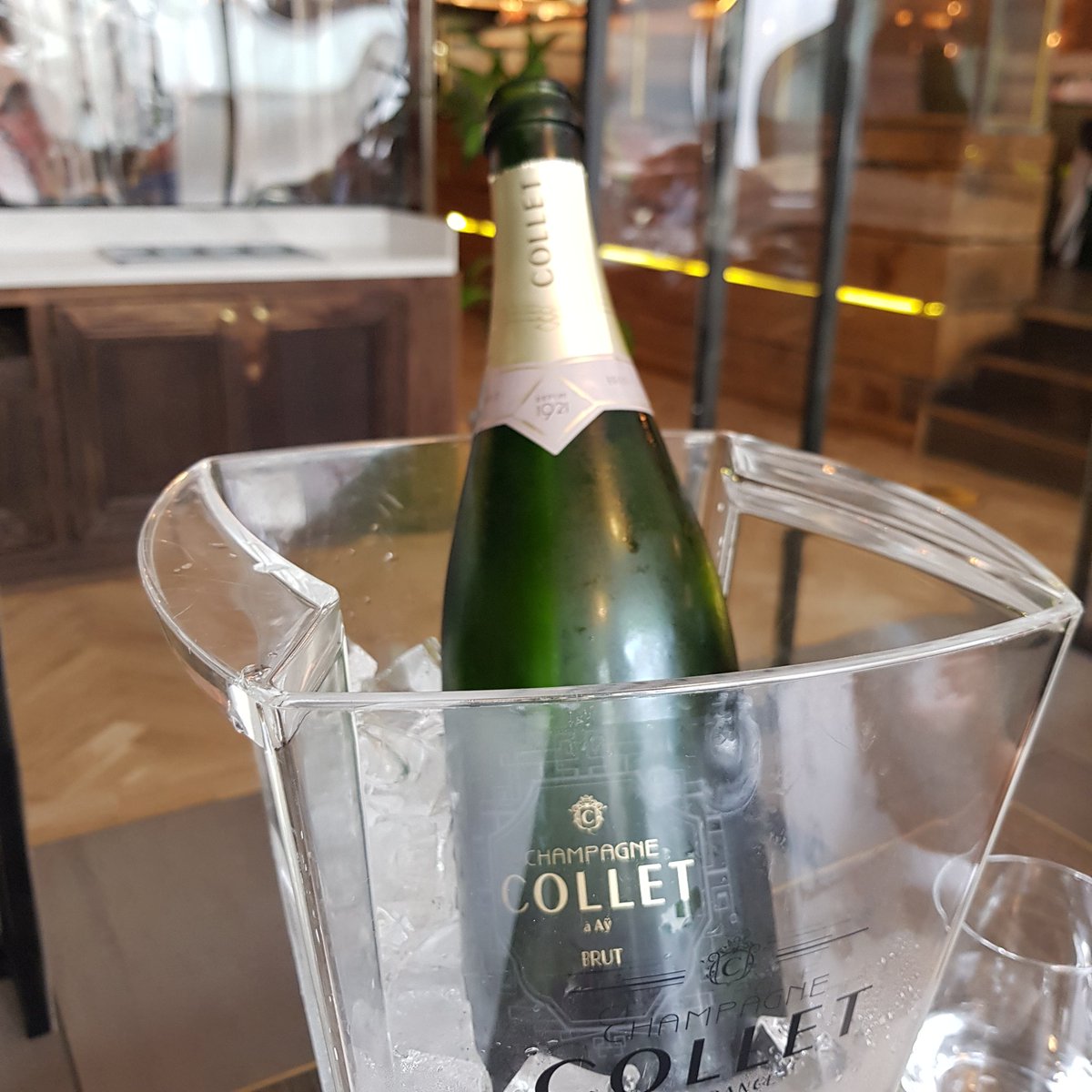 Well done <a href="/Ardnamurchangla/">Ardnamurchan Glasgow</a>  for all the work you've done to make the restaurant a welcoming and safe place to eat - thanks to James and colleagues for making our day - excellent food and a cheeky wee bottle of fizz!