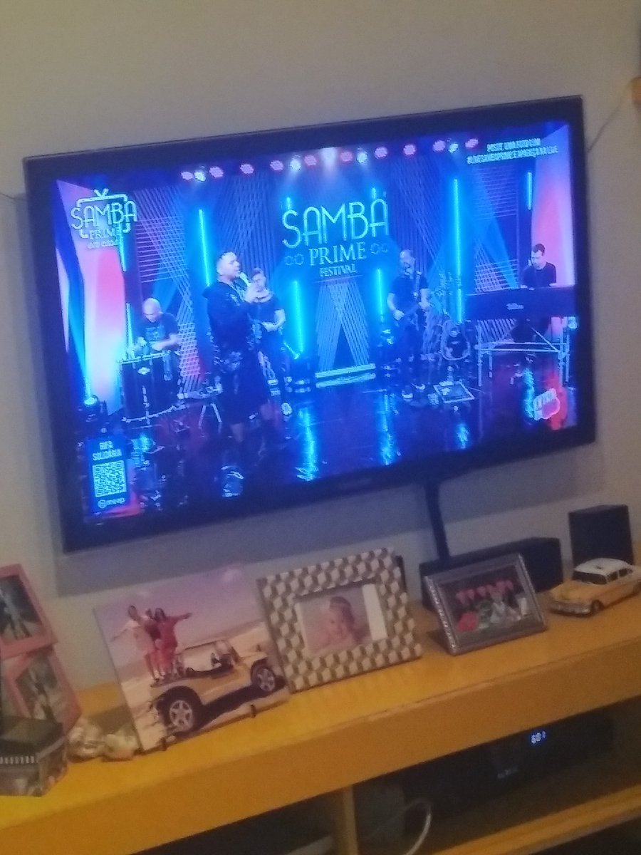 FerdSantos's tweet photo. Melhor pagode possível para esse sábado. #livesambaprime #SorrisoMaroto ❤️😍 https://t.co/Wxpt4w61cV