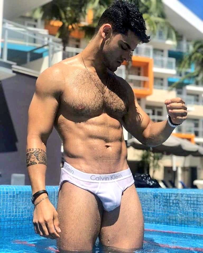 FrankSu67065444's tweet photo. Tightywhities https://t.co/UOBC8jHLbc