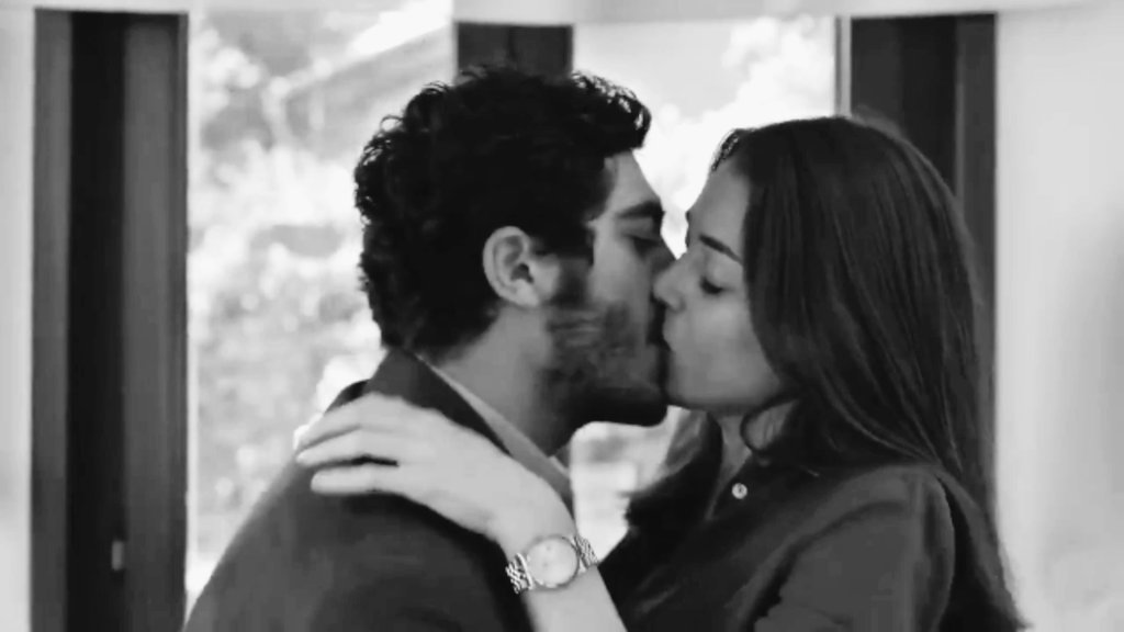dilancutee's tweet photo. Yaniyor buralar🔥💘#DilanÇiçekDeniz #BurakDeniz #yarimkalanasklar #Elir https://t.co/MijIuF2fMV