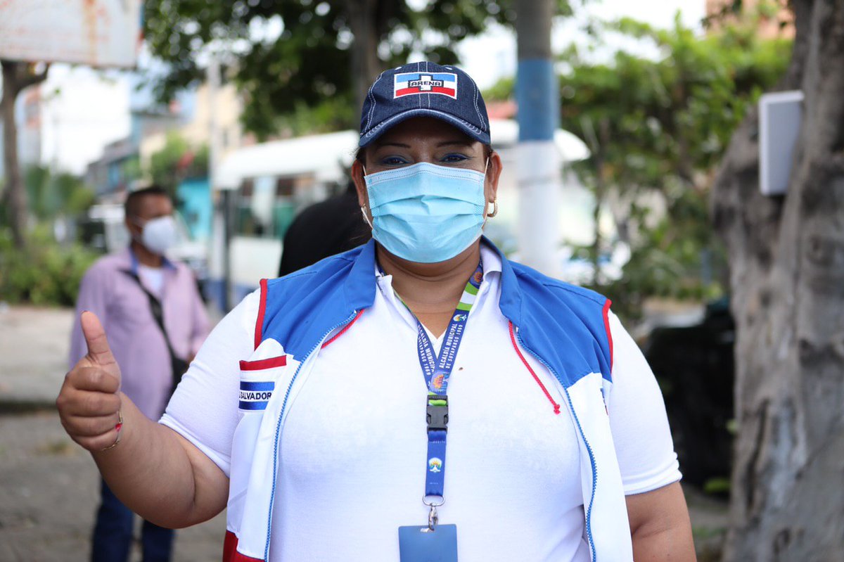 ARENAOFICIAL's tweet photo. Esta es nuestra esencia, nuestra gente, amor por nuestros colores y por el país. ¡Viva la democracia!
¡Presente por la Patria! 🔵⚪🔴
#ElSalvadorTieneFuturo #ARENA2020 https://t.co/MUHnjWPxEJ