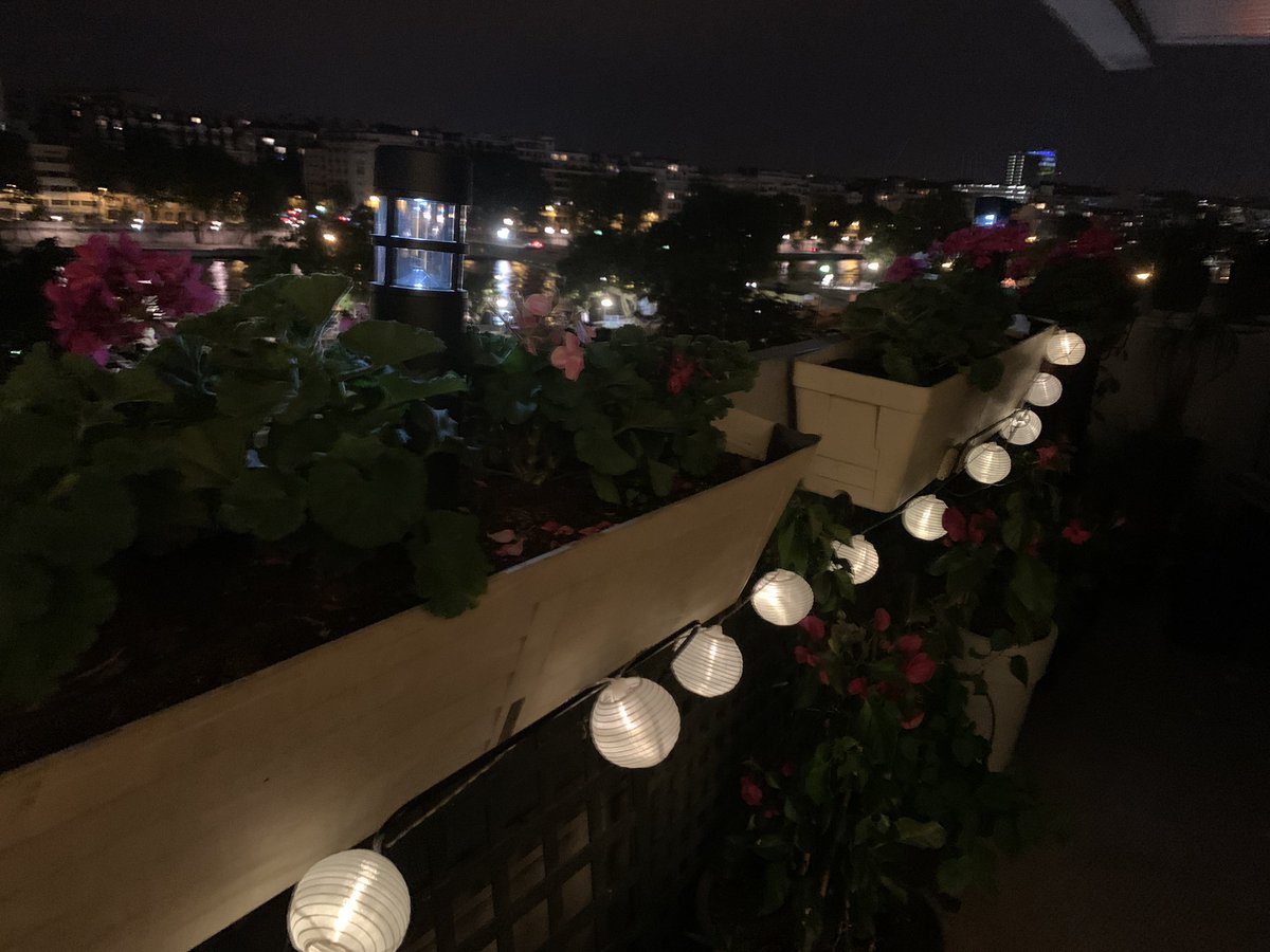 Faridagrlt's tweet photo. Ma vue #PassionSeine #PassionCiel #PassionTerrasse #aroomwithaview #Besttimetoenjoy #refreshing #PontMirabeau #Ilovemyplace❤️✨💫 https://t.co/Z5eY1JtRew