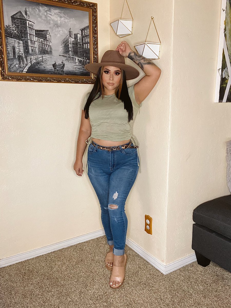 thestylebb's tweet photo. https://t.co/hR0tdN6Ur3 
Coming August 1st #ootd https://t.co/xI0fBuUNX5