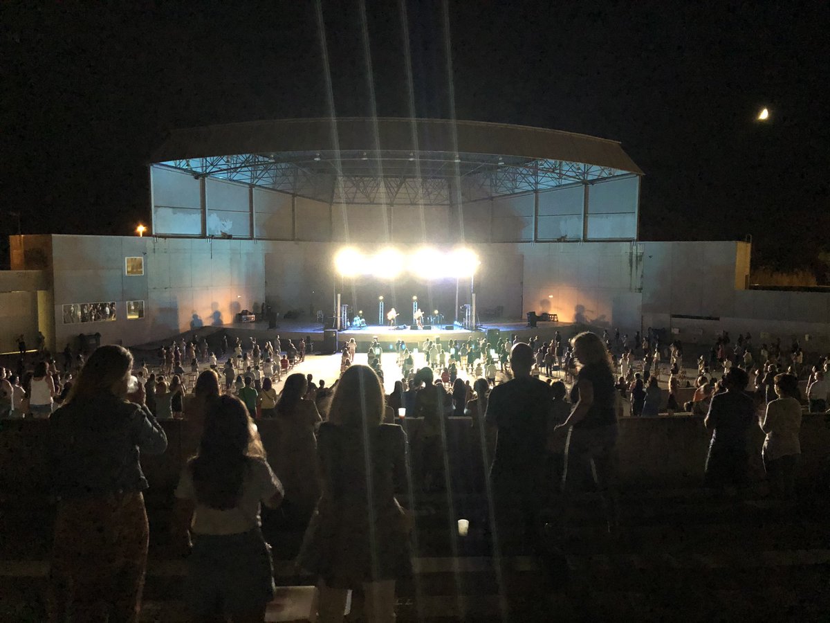 nachrico's tweet photo. Primer concierto de la “nueva anormalidad”... ahí estaremos apoyando la música en directo, con medidas de seguridad, mascarillas y lo que haga falta! 👏😷🎶 bravo a la organización y a @amaraloficial por una noche mágica! 😘 https://t.co/TAYL0hrRPD
