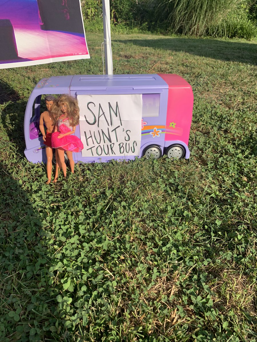 Itscolleencurry's tweet photo. You’re really missing out @SamHuntMusic #southsidesummertour https://t.co/EYZgNtOtNZ
