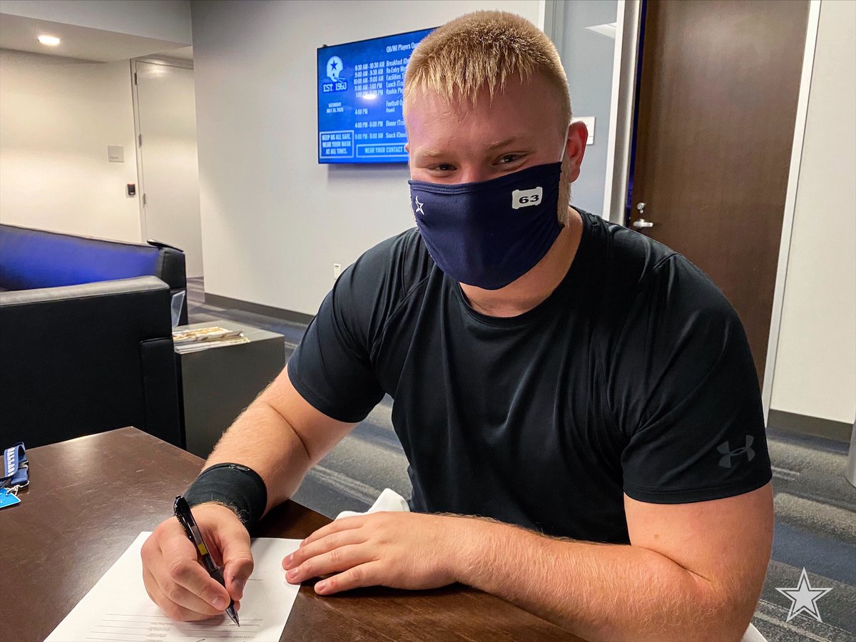 dallascowboys's tweet photo. Signed ✍️

#DallasCowboys | #EarnTheStar https://t.co/DmCEEOrXQG