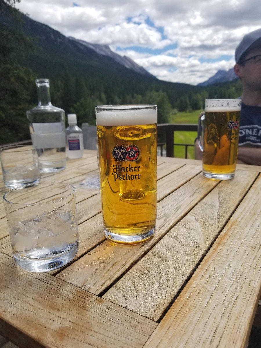 Derek_N_NHL's tweet photo. Ending a 17km trail hike between Canmore and Banff at one of the most iconic hotels in the world, the Fairmont Banff Springs? That's hard to beat https://t.co/To1ZA4bwSc