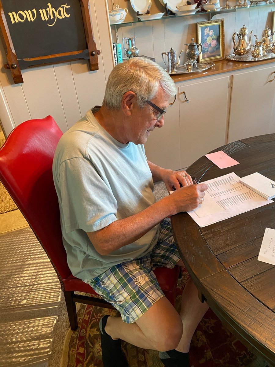UnionIowaDems's tweet photo. Weekend of action.weote postcards for Cindy Axne. Around 200 written @iowademocrats @JuneOwens42 https://t.co/8djDZWKSeP