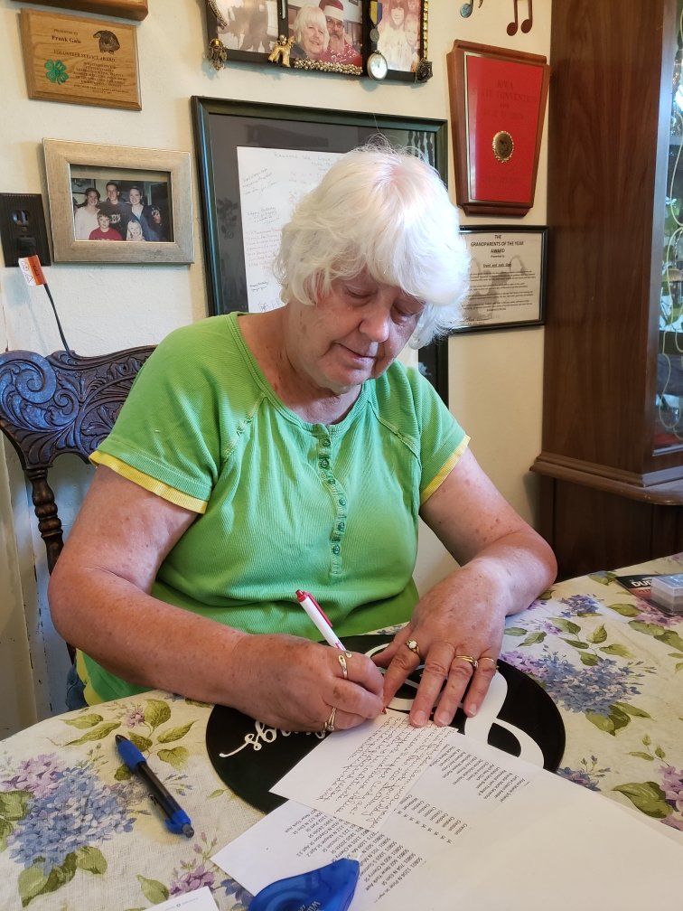 UnionIowaDems's tweet photo. Weekend of action.weote postcards for Cindy Axne. Around 200 written @iowademocrats @JuneOwens42 https://t.co/8djDZWKSeP