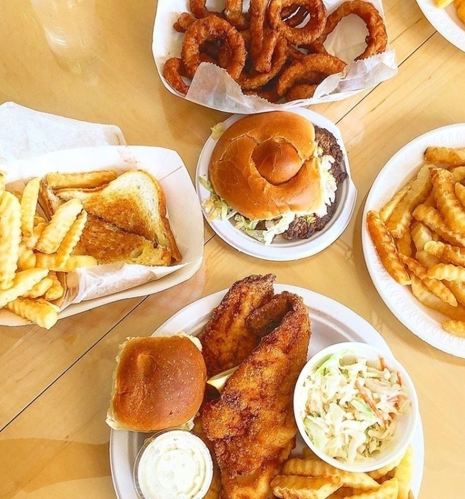 BillGrays's tweet photo. There's something for everyone at Bill Gray's (๐ท: @cookwithchan) #BillGrays #Burgers #Seafood #ROCPlates #KidsMeals #RochesterNY #ROC #ROCEats #SupportLocal #GreatFood #ROCFoodies https://t.co/C8WHTC6uqL https://t.co/nKC1VIZxJS