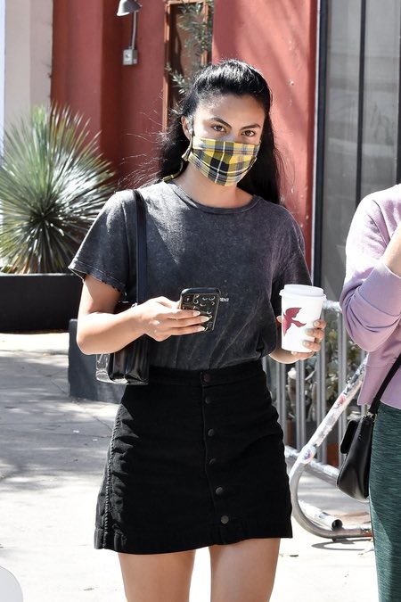 picscamendes's tweet photo. the way every outfit fits her. https://t.co/jHPkpNaU9q