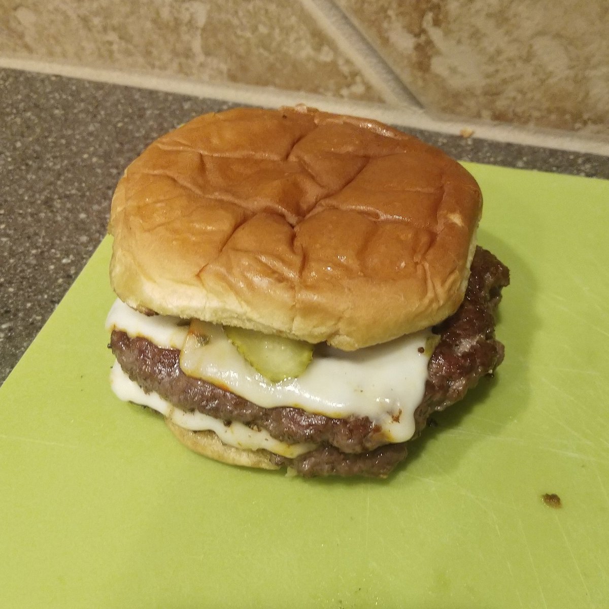 ReginaldPhilips's tweet photo. Y'all are on here arguing about gorillas, bears, and rats. I'm over here smashin burgs https://t.co/3I0qxUFULV