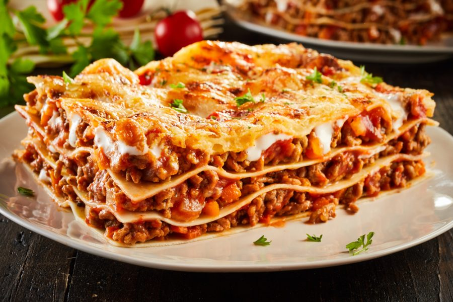 Vincisgrassi (sorry,  @RacheleRaka, they win over fumé) are a typical dish from Marche. They are similar to lasagne, but the sauce is different - the ragù is cut more broadly and spices such as cloves and nutmeg are added to the recipe. 11/?