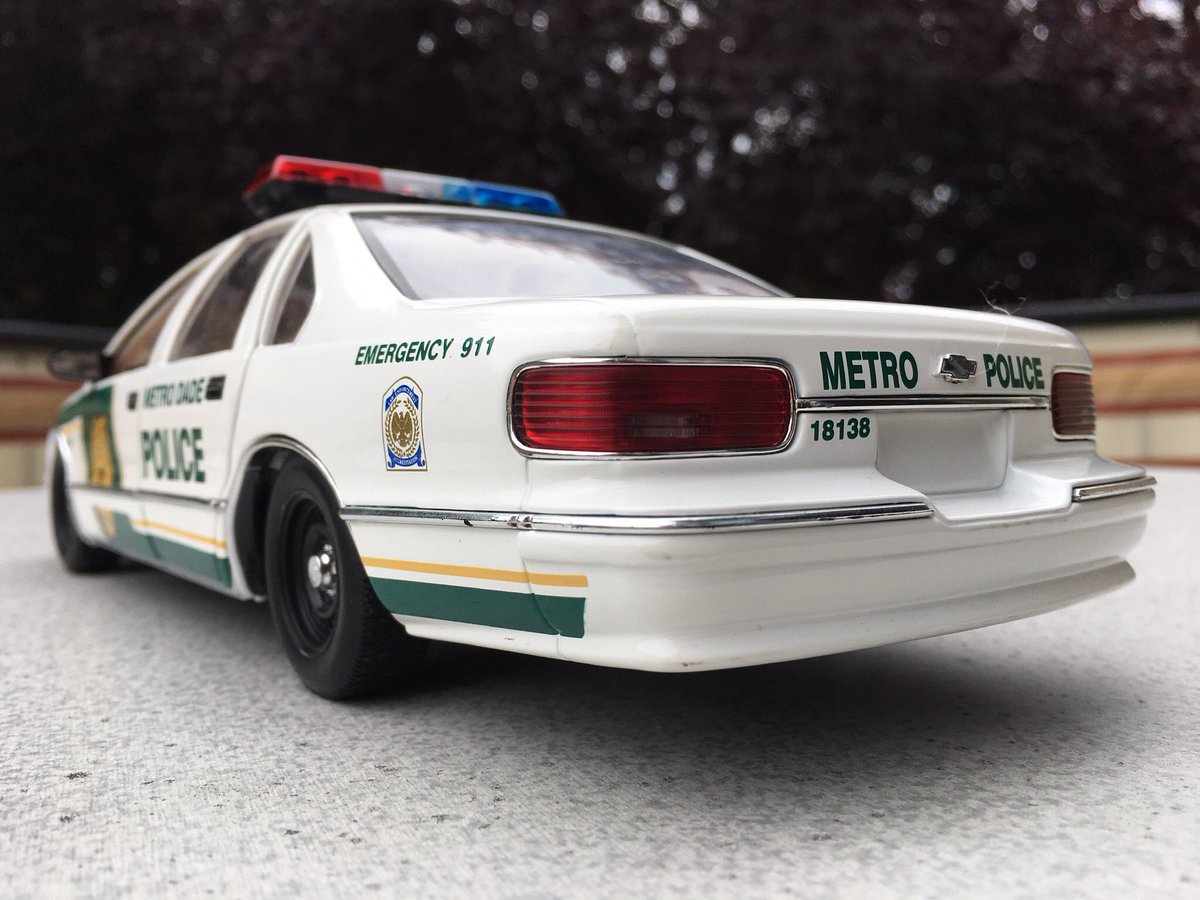 GeorgAlbrecht1's tweet photo. geile Hütte. endlich in der Bucht gefunden. 😎🌴🚔
#Chevrolet #Caprice #Miami #MetroDade #MiamiDade #Florida #Police #UTmodels #Diecast @miamidadepd https://t.co/HIHJcaYO4t