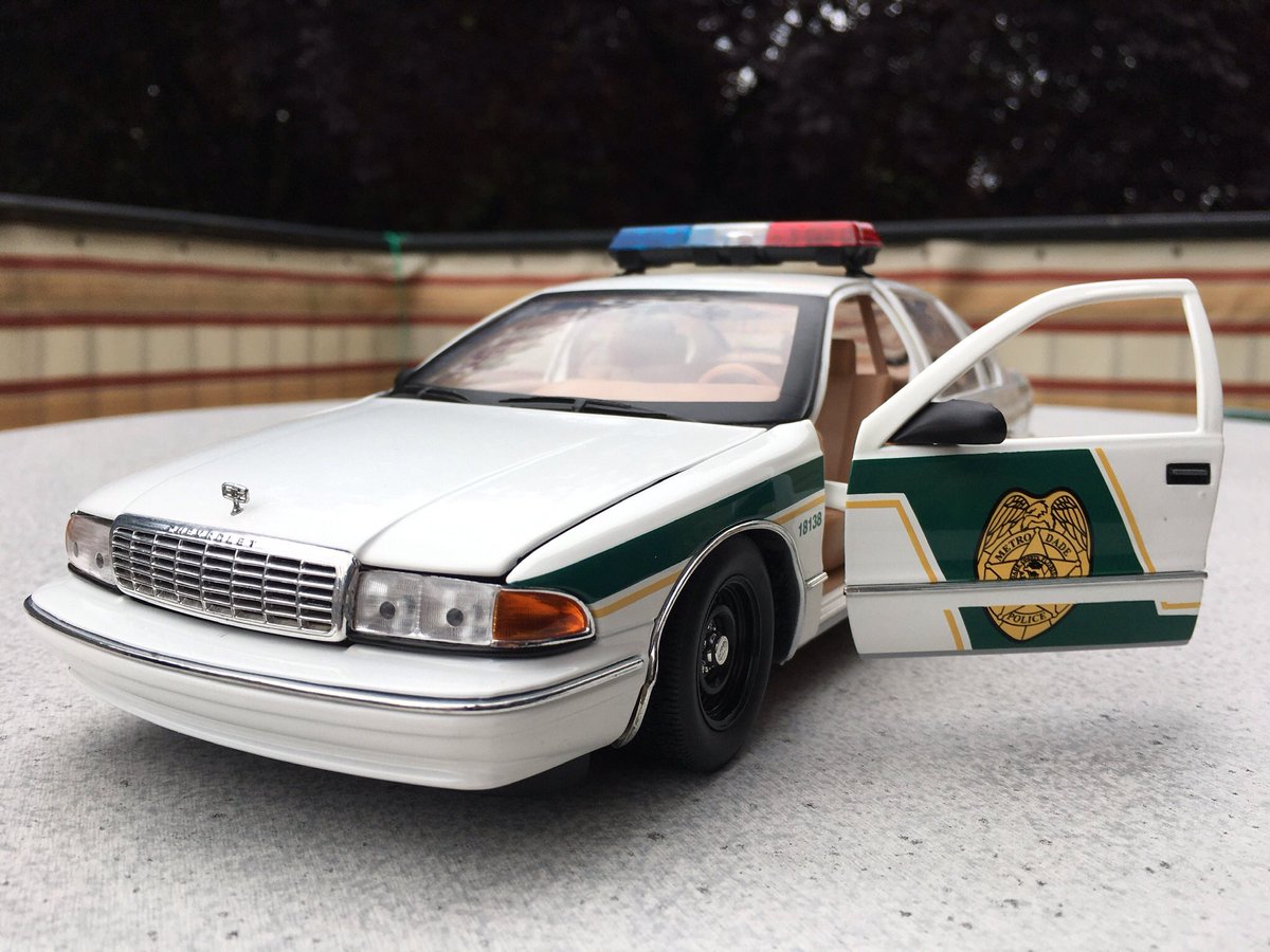 GeorgAlbrecht1's tweet photo. geile Hütte. endlich in der Bucht gefunden. 😎🌴🚔
#Chevrolet #Caprice #Miami #MetroDade #MiamiDade #Florida #Police #UTmodels #Diecast @miamidadepd https://t.co/HIHJcaYO4t