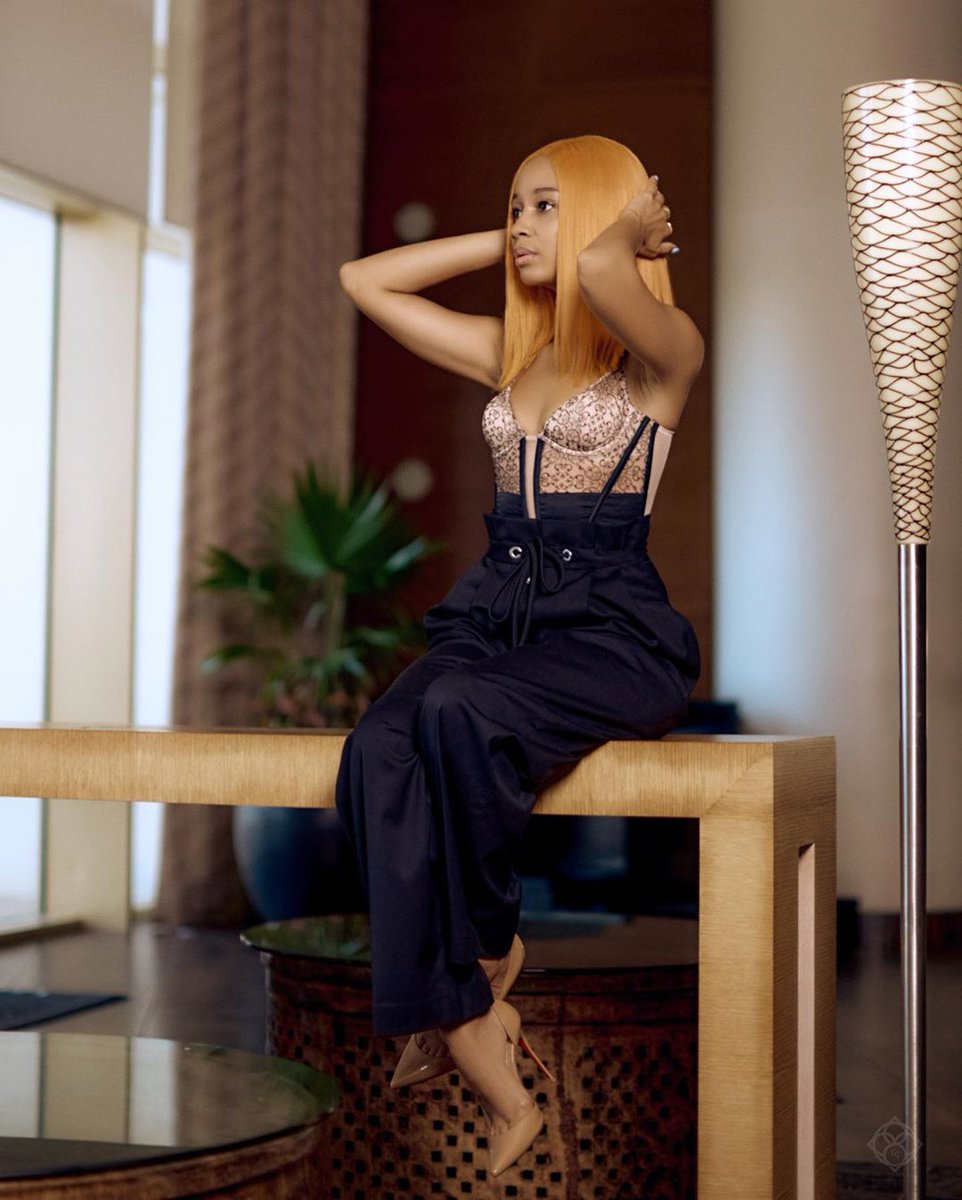 kay_prosperous's tweet photo. Our African mermaid is chilling 
@deborahvanessa7 https://t.co/V1pp3ItRUx