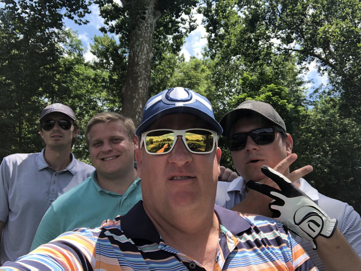 tbackes68's tweet photo. Backes Golf outing @peachesoneill @benbackes @TonyHausfeld https://t.co/hSsnZaAuZp